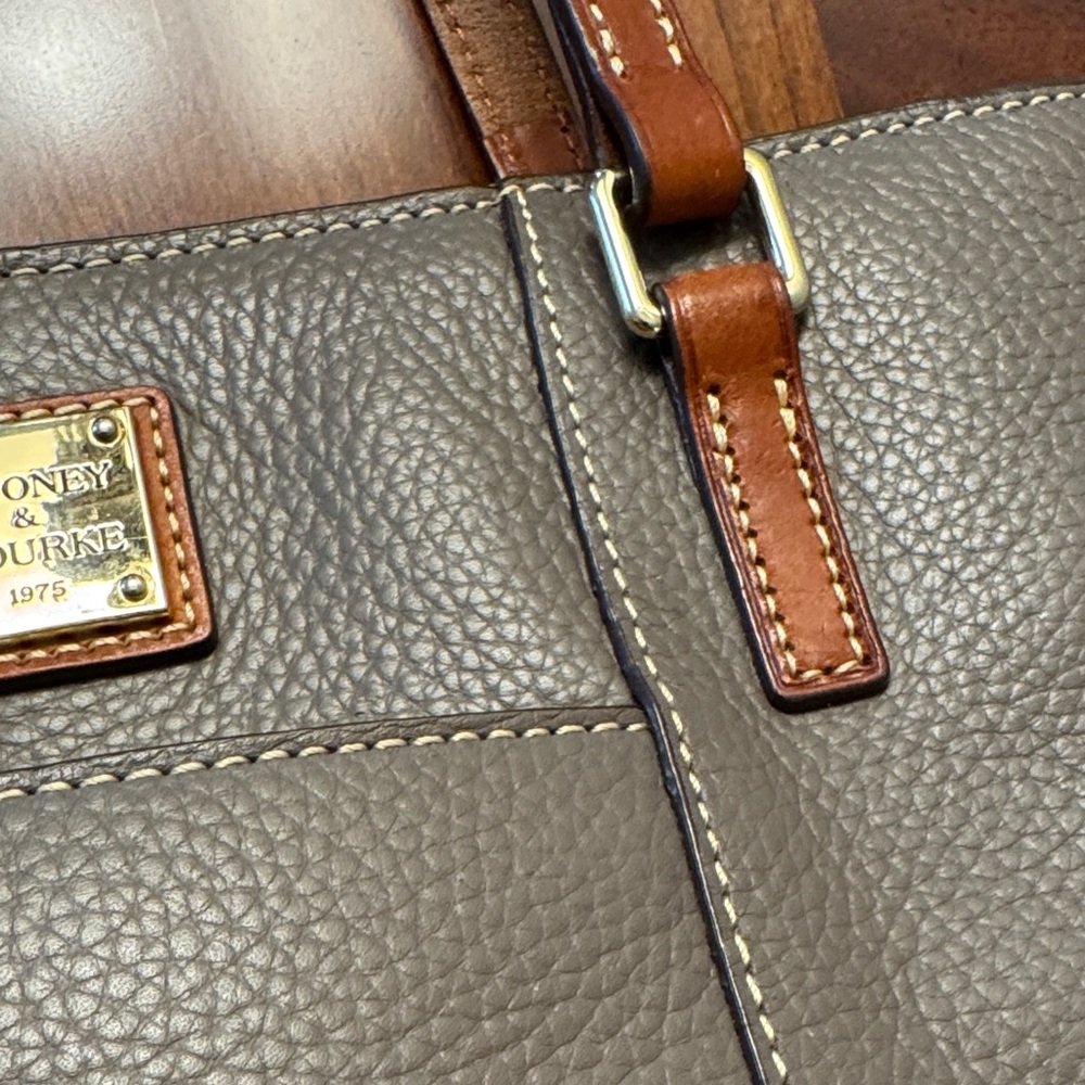 Dooney & Bourke Grey Pebble Grain Leather Tote brown straps w/zipper - Picture 9 of 14